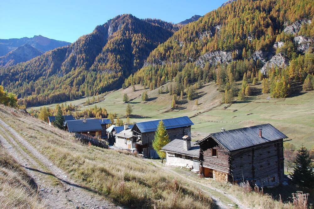 Cosy Nature Gite, Quiet, ski in ski out - Parking in Saint-Véran, Queyras
