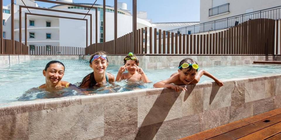 Apartamento para 4 personas, con piscina y terraza en Fátima