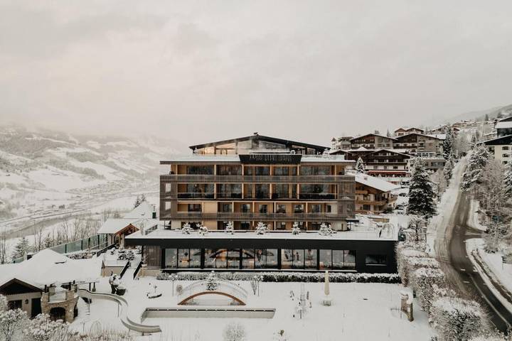 Hotel für 2 Personen, mit Whirlpool und Garten sowie Pool und Sauna in Alpendorf