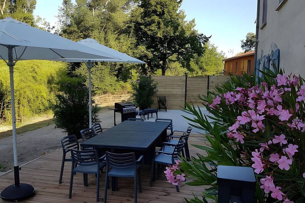 Holiday Home 'House with Pool and Whirlpool' with Private Pool, Private Terrace and Wi-Fi in Revel, Haut-Languedoc Regional Nature Park