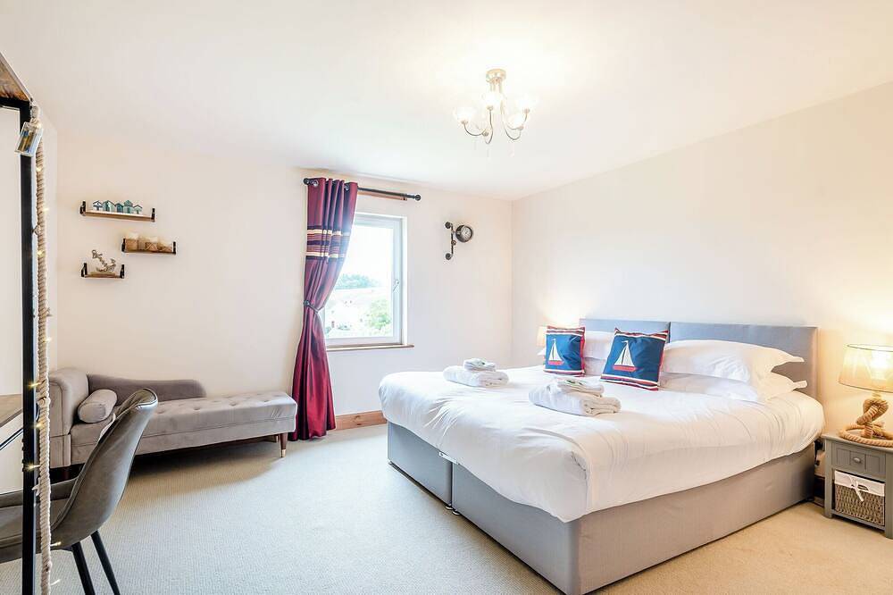 Seaviews and Hot Tub at Admirals Anchor in Portpatrick, Dumfries and Galloway