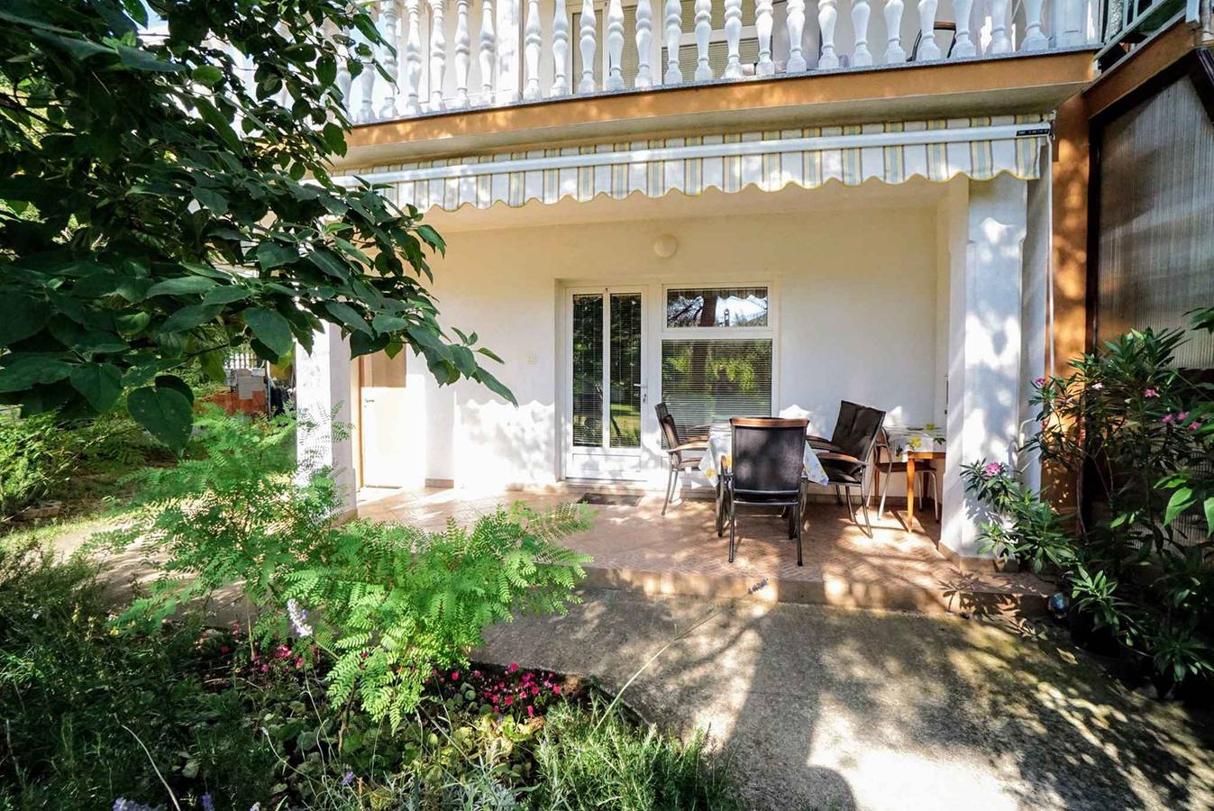 Apartamento vacacional entero, Apartamento de vacaciones con terraza y parrilla in Umag, Region de Umag