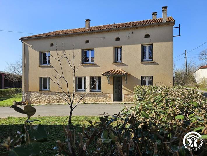 Gîte pour 9 personnes, avec Jardin à Fauch