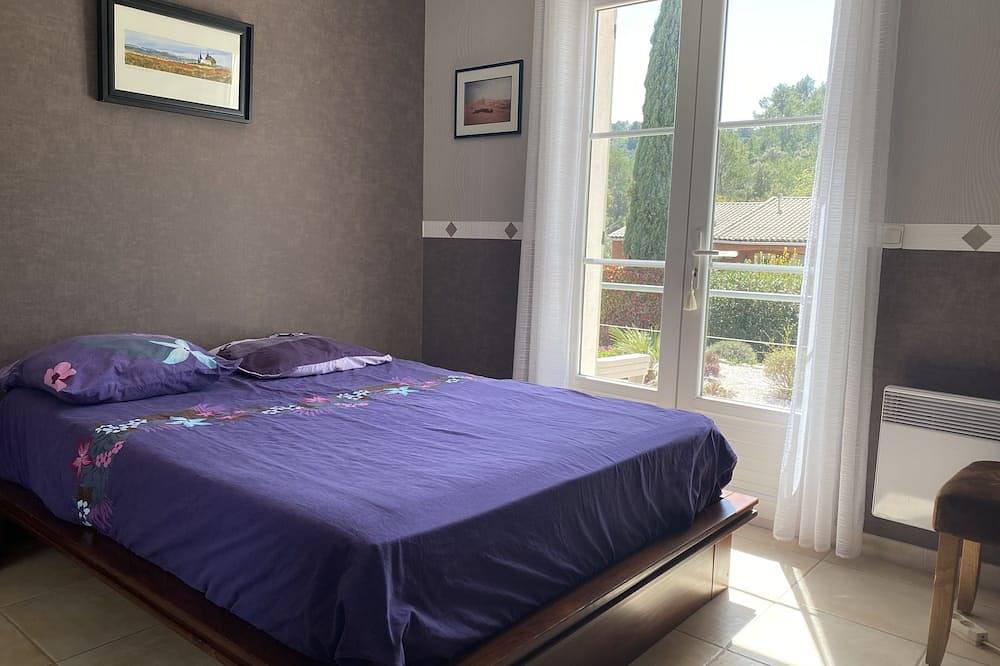 Air-conditioned villa, pool and 3 bedrooms with garden in Le Thoronet, Draguignan region
