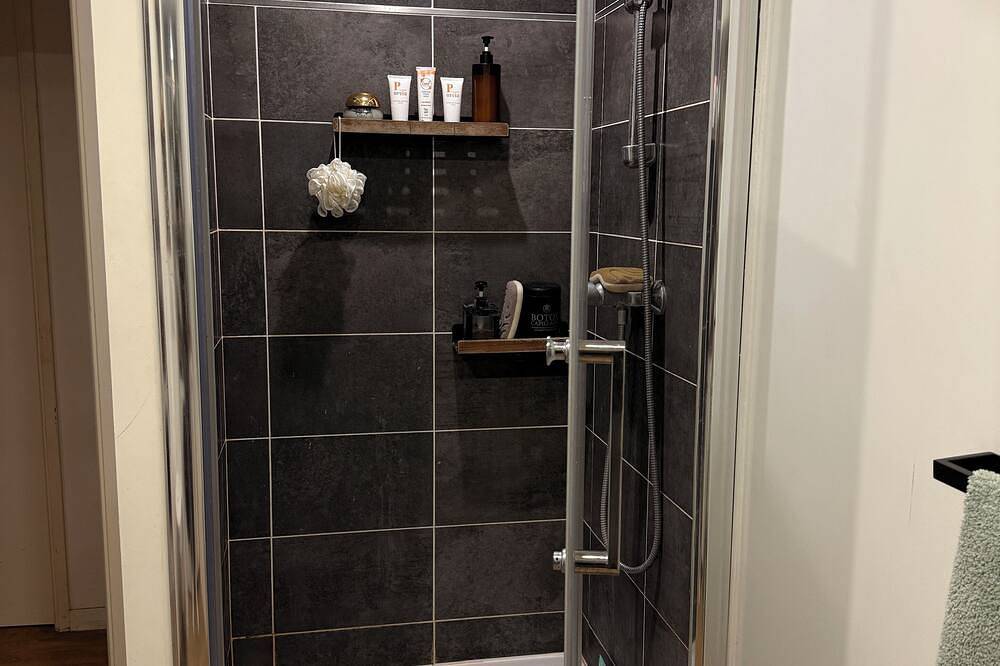 Entire apartment, Private room - Garden & terrace in Noisy-le-Sec, Seine-Saint-Denis