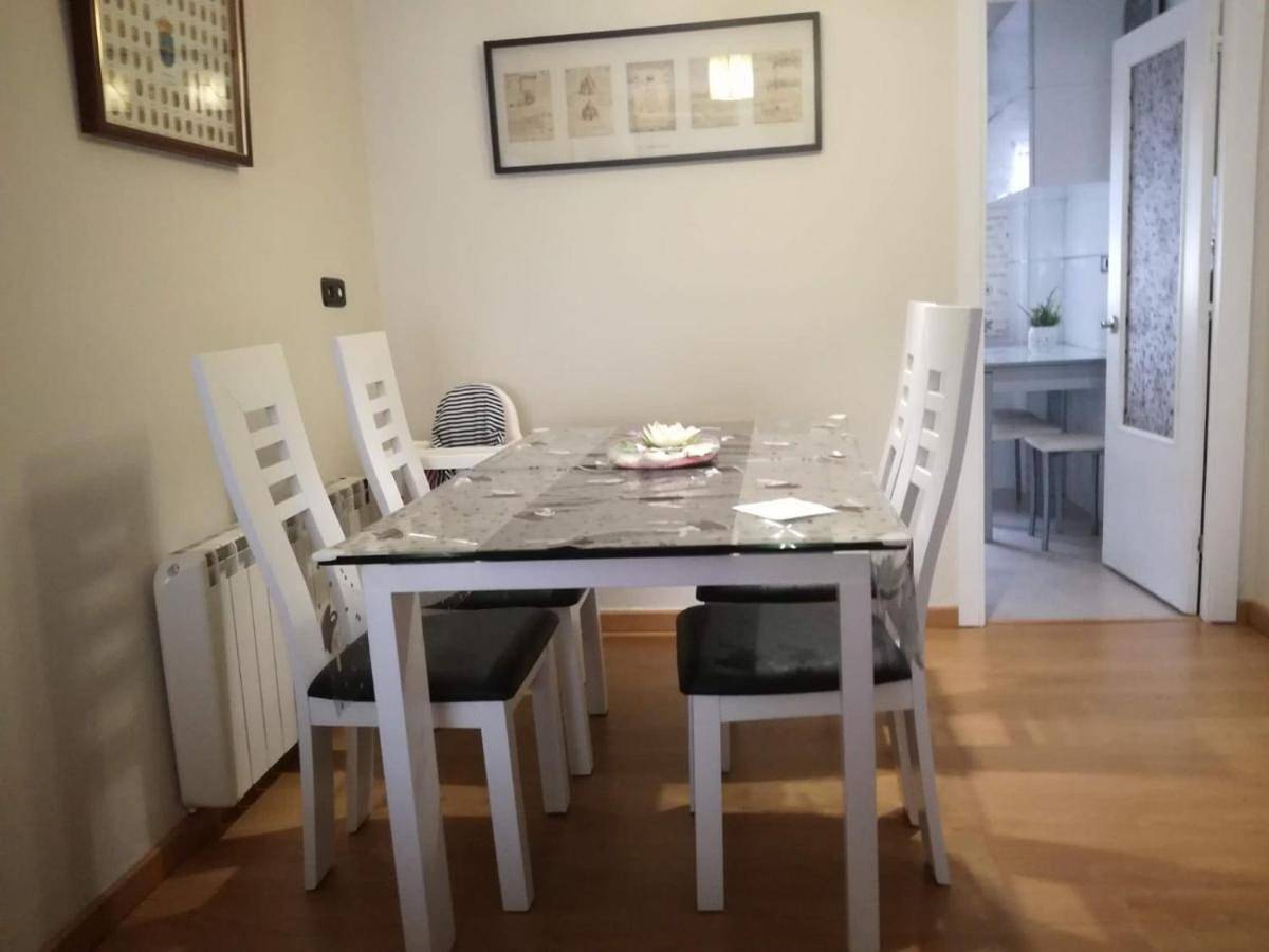 Apartamento entero, Three-Bedroom Apartment in Candás, Carreño