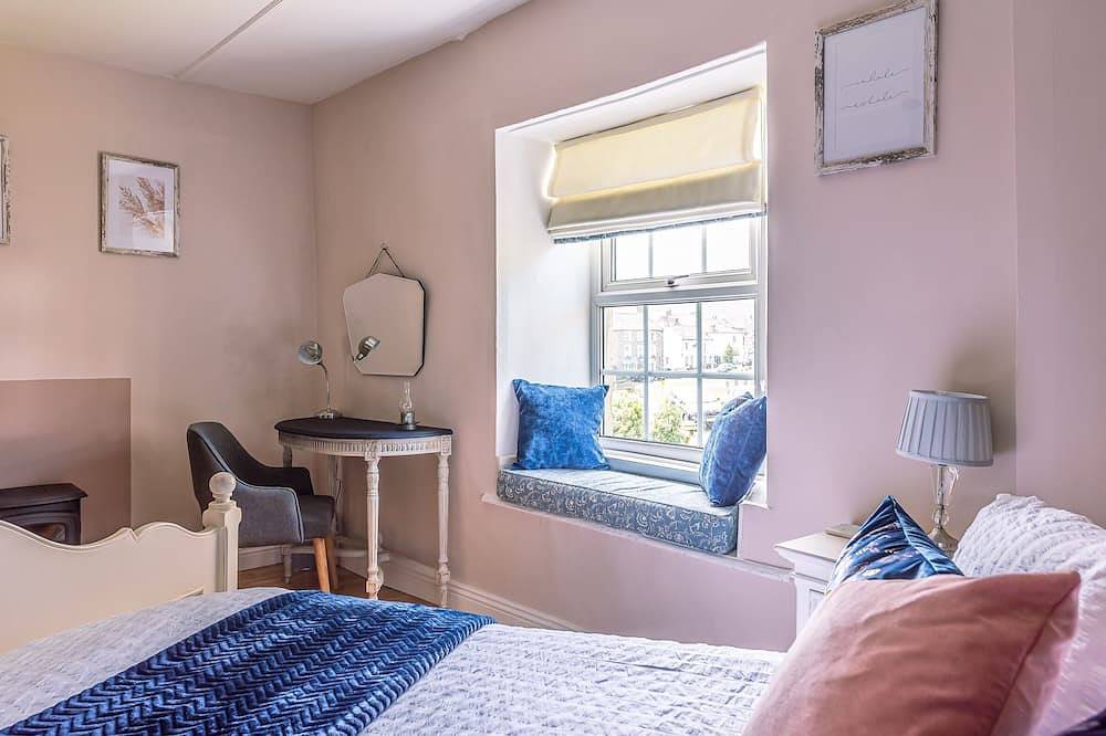 Low Cottage, a dog friendly holiday home for up to four people in the pretty village of Reeth. in Reeth, Yorkshire Dales National Park