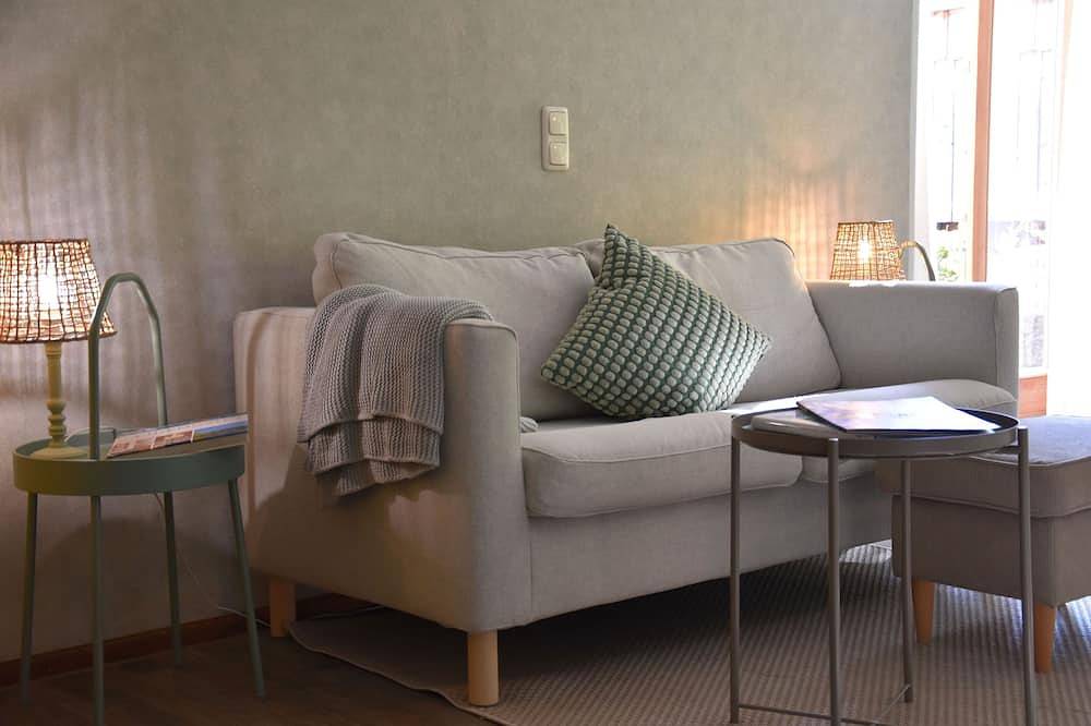 Ganze Wohnung, Ferienwohnung mit großem hellen Raum und Kachelofen in Frauenchiemsee, Chiemsee, Gemeinde