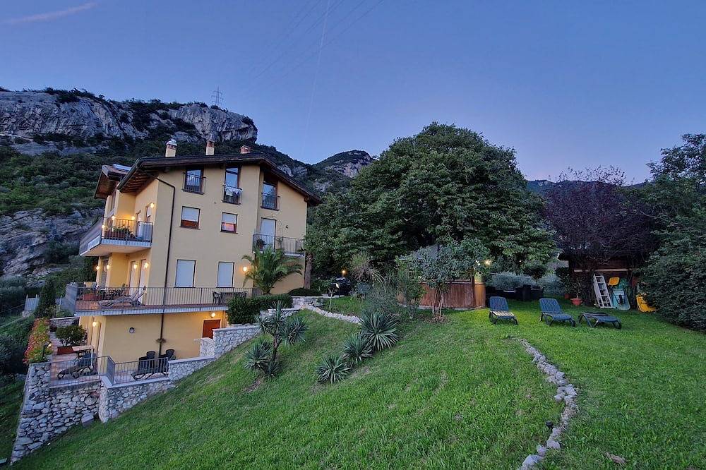 Apartamento entero, Eagle's Nest Apartments - App. Finch - Garda Lake View in Nago-Torbole, Montañas Garda