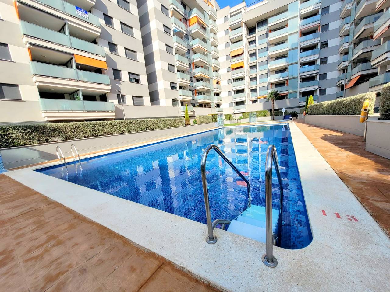 Apartamento entero, Apartamento 'Les Llometes 6-36' con vistas a la montaña, piscina compartida y terraza privada in Playa de Gandía, Costa de Valencia