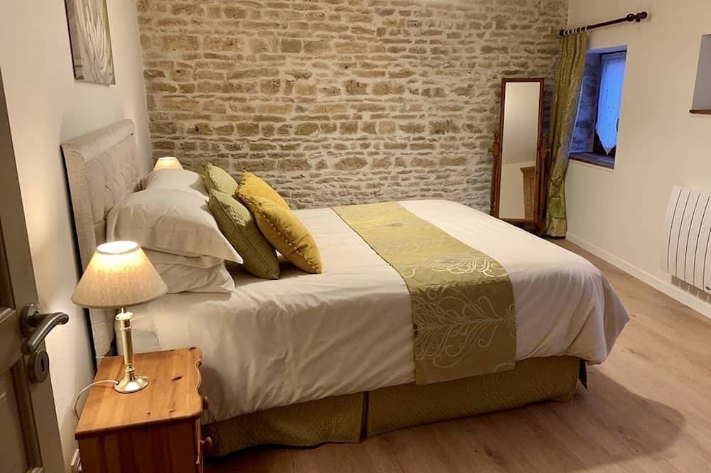 A Touch of Paradise in rural France with heated pool in Vanzay, Région de Niort