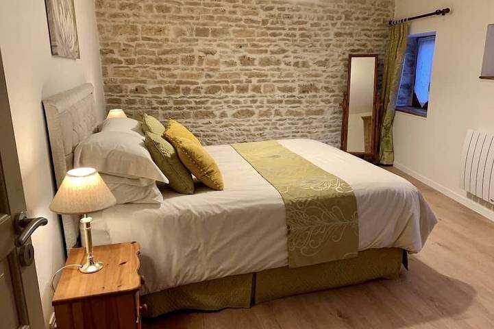 A Touch of Paradise in rural France with heated pool in Vanzay, Région de Niort
