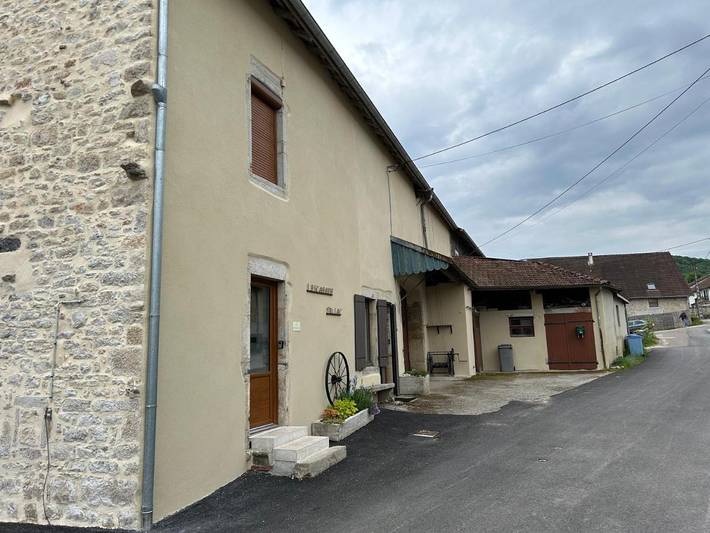 Location de vacances pour 8 personnes, avec Terrasse et Jardin ainsi que Vue sur le lac et Vue à Largillay-Marsonnay