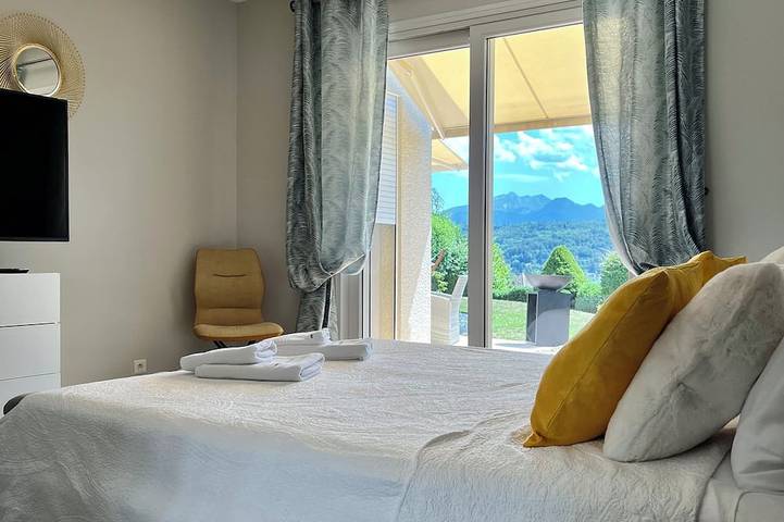 Stunning 5-Star Villa – Panoramic View of Lake Annecy – Pool, Hot Tub, and Sauna in Veyrier-du-Lac, Annecy und Umgebung