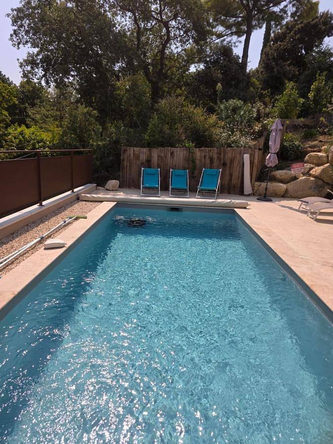 Location de vacances pour 6 personnes, avec vue ainsi que jardin et piscine, adapté aux familles à Saint-Paul-Trois-Châteaux - 2