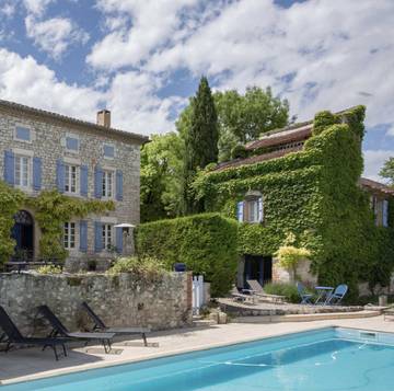 Gîte pour 2 personnes, avec piscine et jardin à Le Verdier