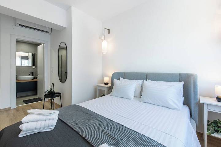 Entire apartment, Luxury Home in Athens | Shared Pool & Gym by Tt Luxury Homes in Athens, South section of Athens