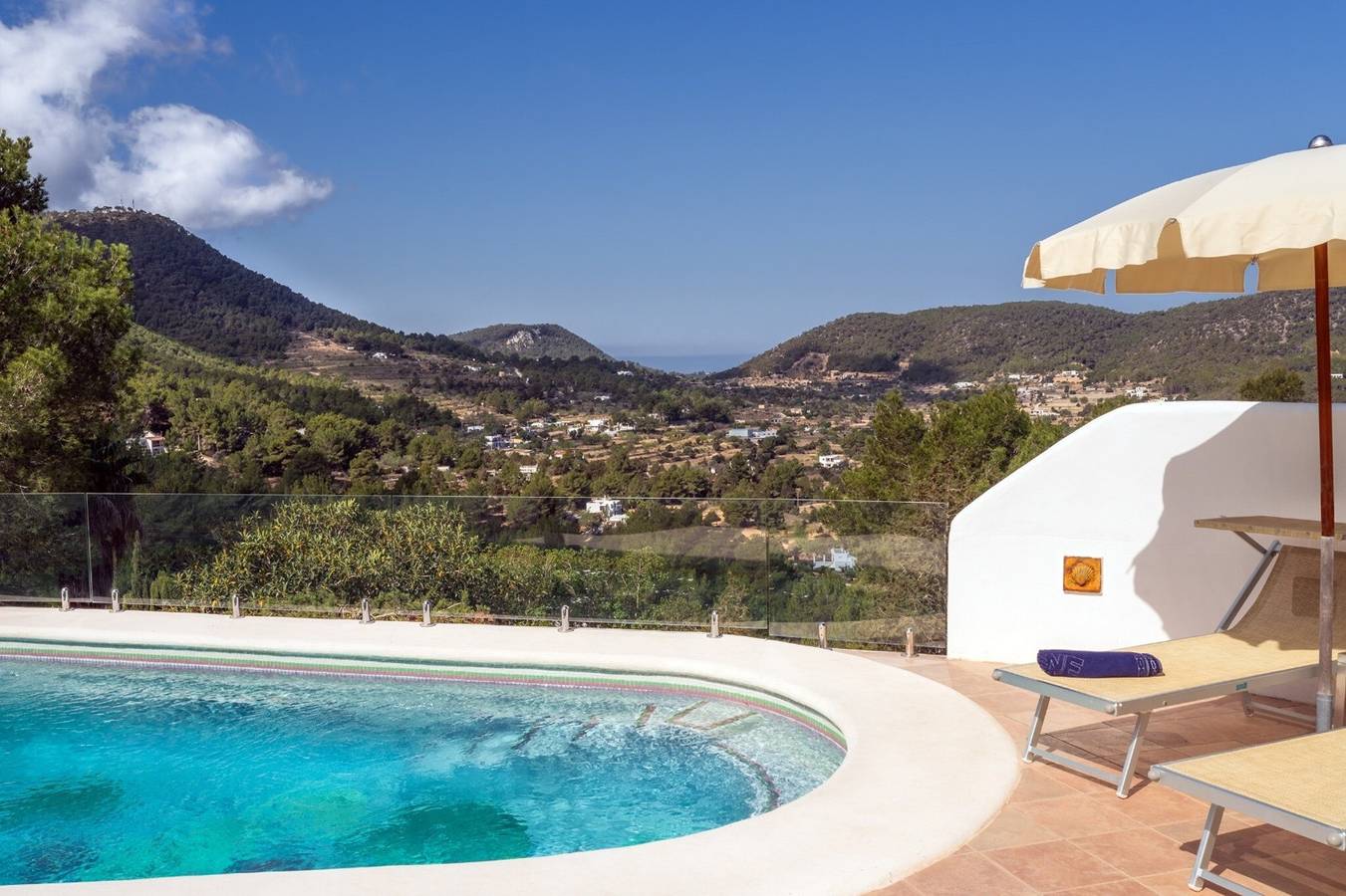 Villa 'Torre Xanchu' mit Bergblick, Wi-Fi und Klimaanlage in San José (Ibiza), Sant Josep de sa Talaia