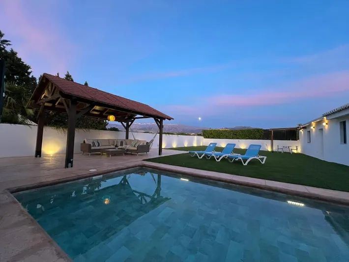 Chalet para 10 personas, con terraza además de piscina y vistas - 1