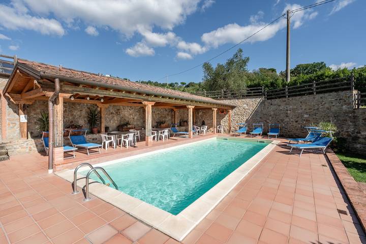 Appartamento per vacanze "Le Rondini" con piscina condivisa, giardino condiviso e Wi-Fi in Lamporecchio, Provincia di Pistoia