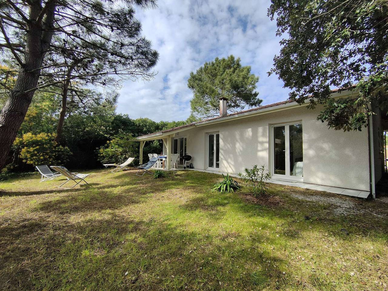 Villa with enclosed garden in Lège-Cap-Ferret, 3 bedrooms, close to beaches in L'Herbe, Lège-Cap-Ferret