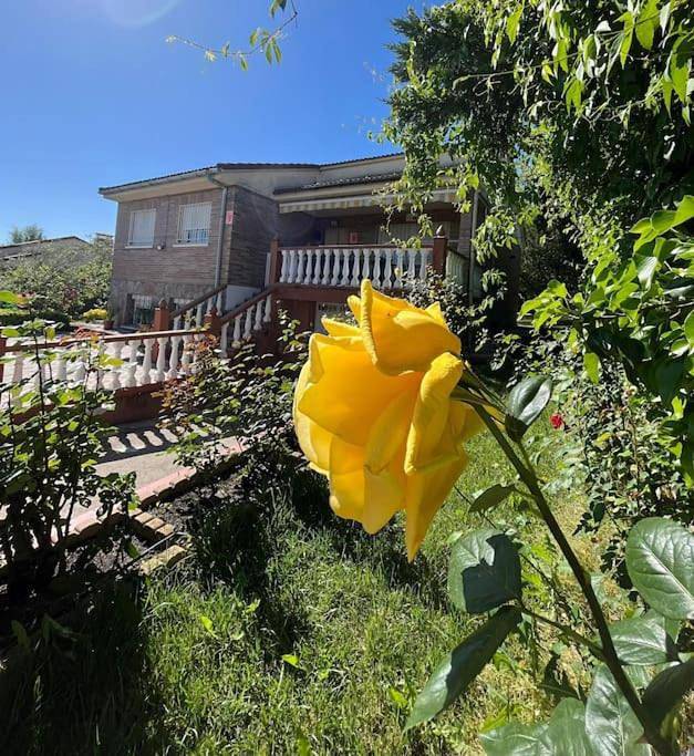 Location de vacances pour 10 personnes, avec piscine et balcon ainsi que jardin et vue à Escalona