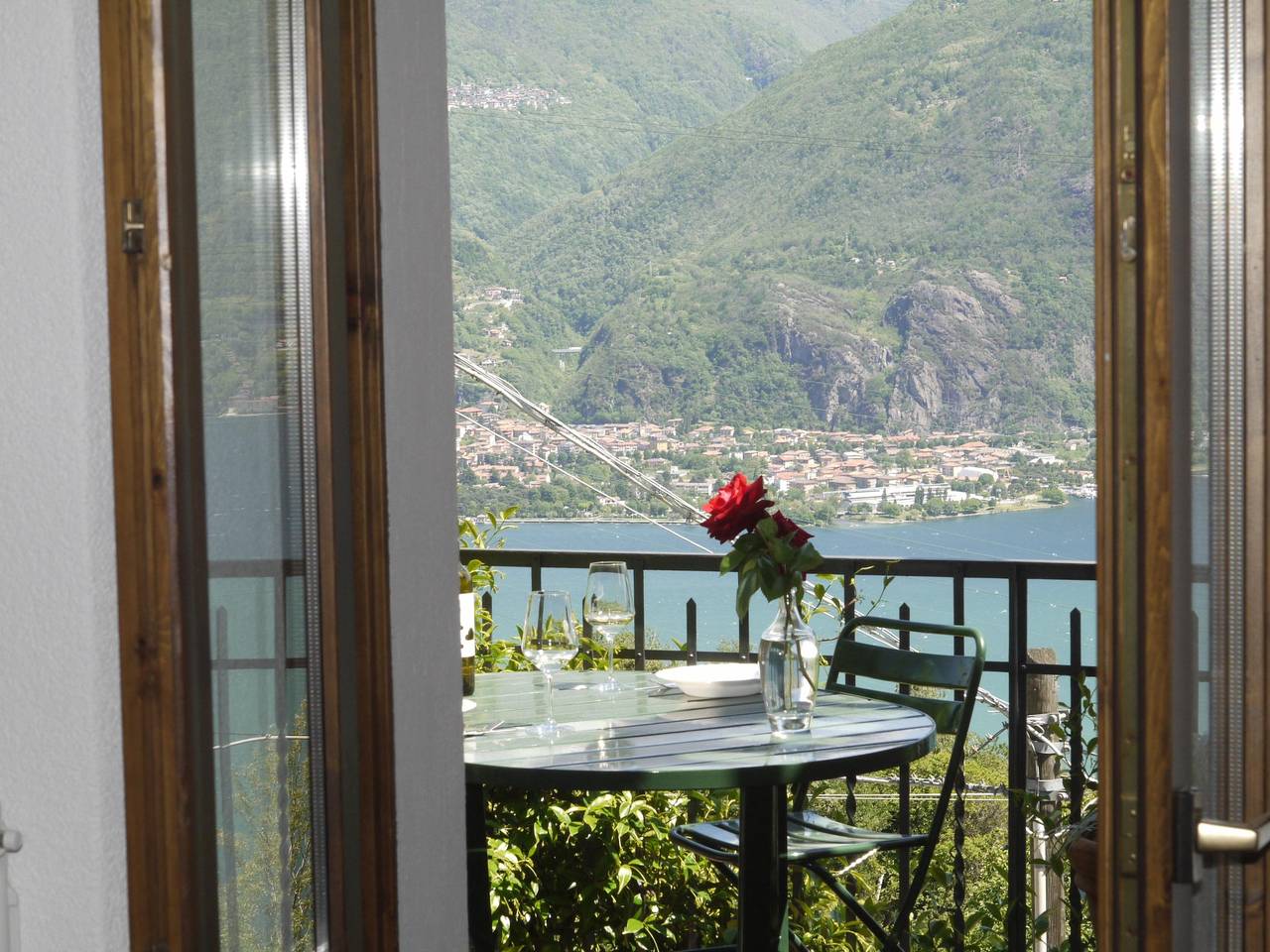 Entire apartment, Apartment 'Antica Osteria La Pezza' with Lake View, Garden and Wi-Fi in Santa Maria Rezzonico, Comune di San Siro