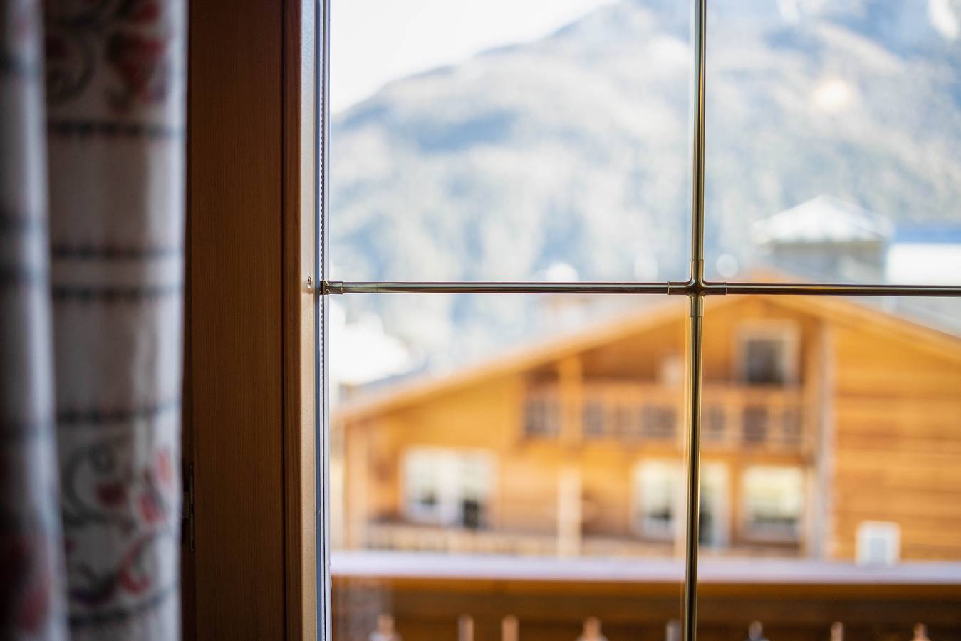 Ganze Wohnung, Rustikale Ferienwohnung "Villa Mazzel" mit Wlan, Balkon & Bergblick in San Giovanni di Fassa, Dolomiti Superski
