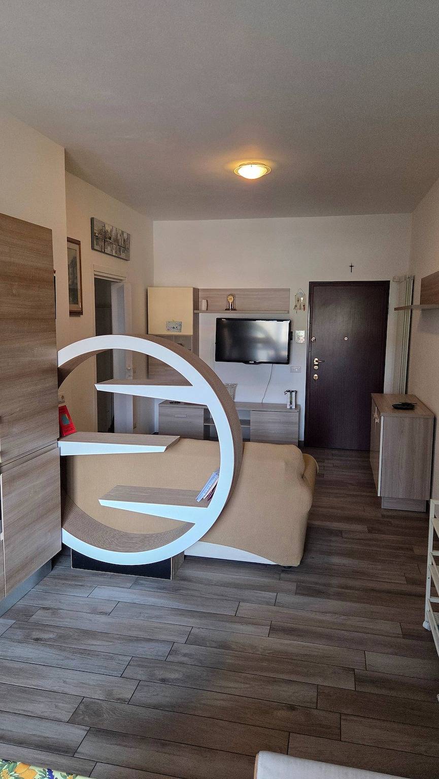 Ganze Wohnung, Charmante zentrale Wohnung in der Nähe des Lago Maggiore in Arona in Arona (Lago Maggiore), Arona Gemeinde