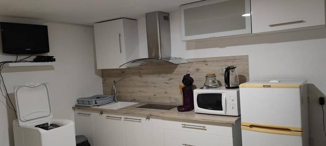 Gîte pour 2 personnes, avec piscine ainsi que vue et terrasse dans Château d'Aumelas