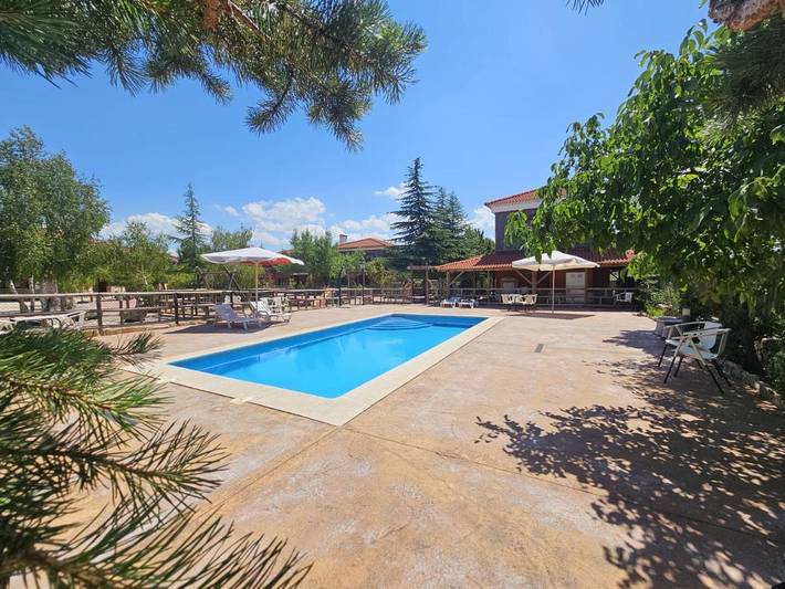 Casa rural para 6 personas, con jardín además de vistas y piscina, Se admiten mascotas en Las Majadas