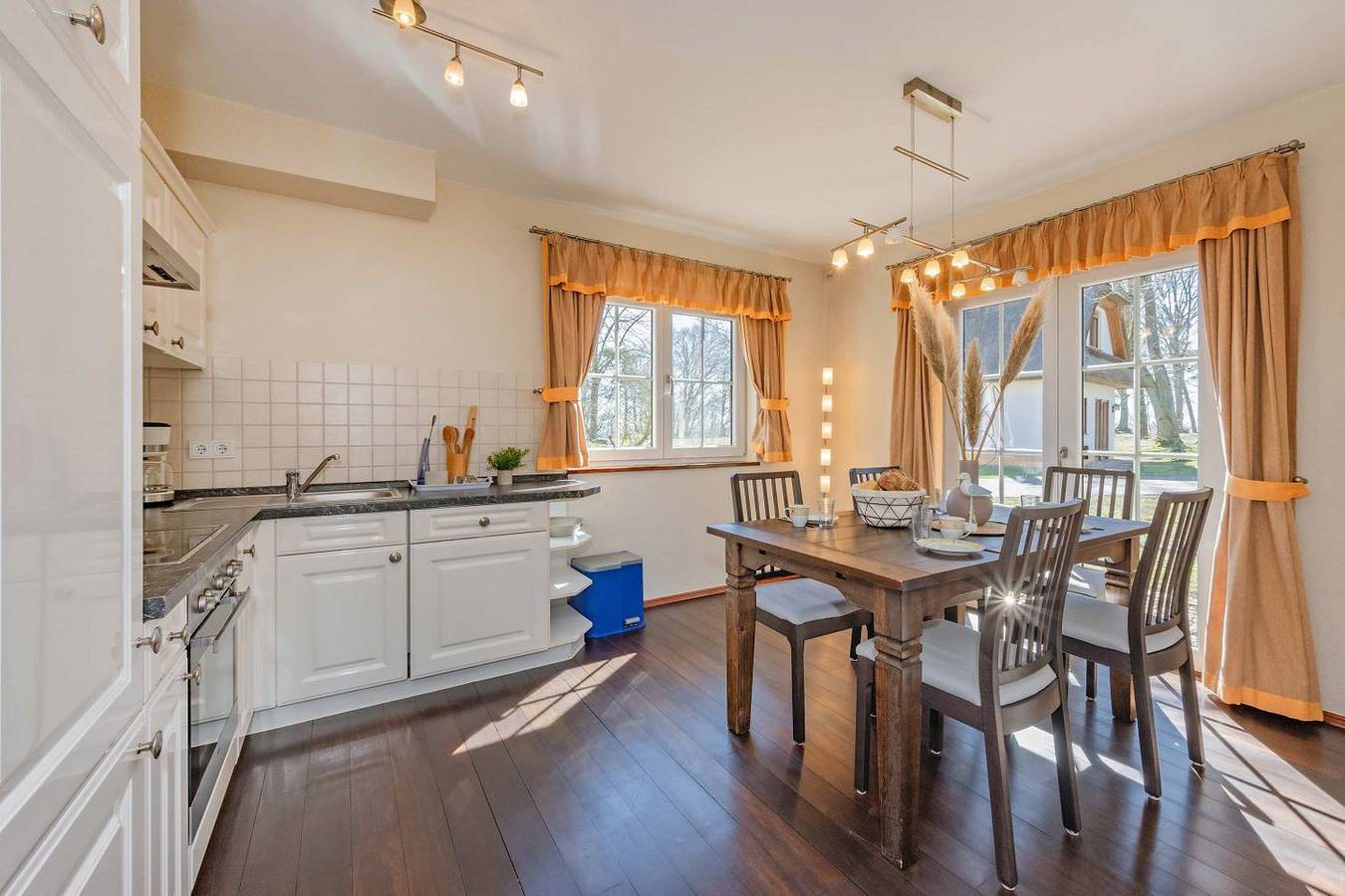 Freistehendes Ferienhaus mit Sauna & Kamin, ruhig gelegen im Grünen in Zirchow, Usedom