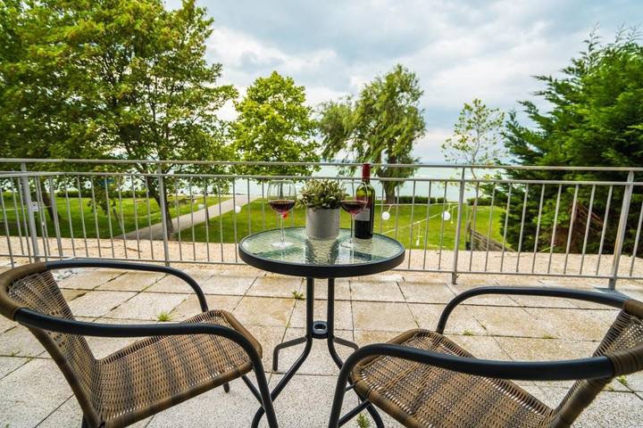 Apartament wakacyjny dla 3 osób, z taras i widok oraz widok na jezioro, zwierzęta dozwolone w Siófok