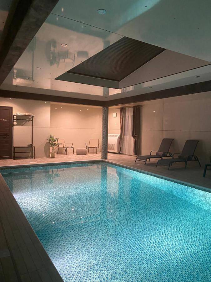 Histoire D'Ô - Les Piscines - Chambres d'hôtes in Bezouce, Région de Nîmes