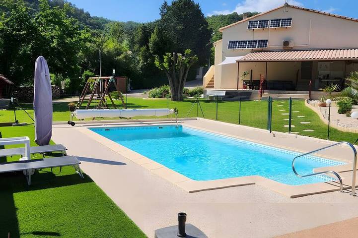 Chambre d’hôte pour 2 personnes, avec jardin et piscine