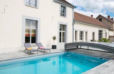 Gîte pour 12 personnes, avec jardin et piscine dans Verneuil (Marne)