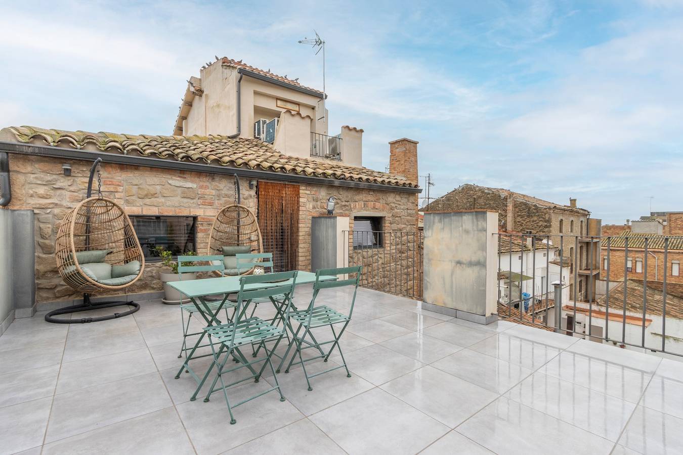 Entire apartment, Apartment 'Àtic 1' with Private Terrace, Wi-Fi and Air Conditioning in Balaguer, Noguera