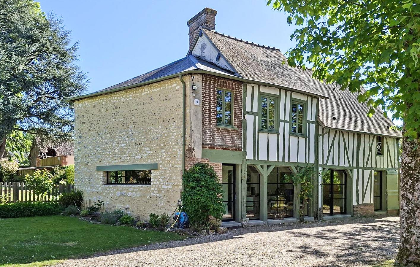 Charming 2BR Apartment with Pool & Garden near Écardenville-sur-Eure in La Croix-Saint-Leufroy, Les Andelys region