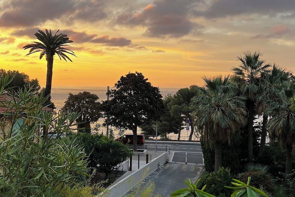 Entire apartment, Luxury Èze Flat -Walk to the Beach in Èze, Nice region