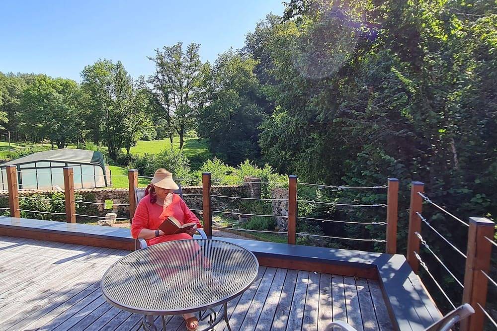 Apartamento entero, Studio In A Green Setting in Savignac-de-Nontron, Parque Natural Regional Périgord-Limousin