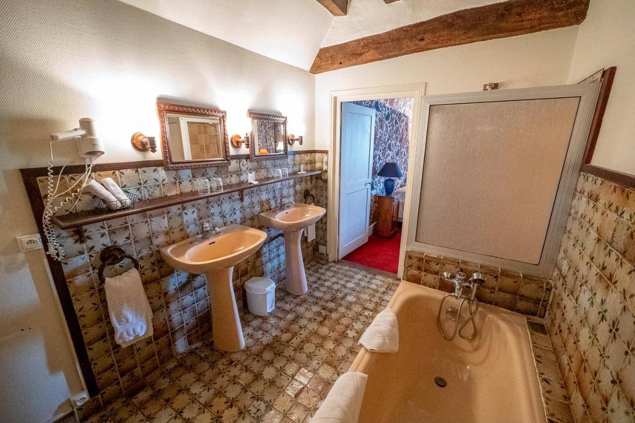 Deluxe Double Room with Bath in La Flèche, Sarthe