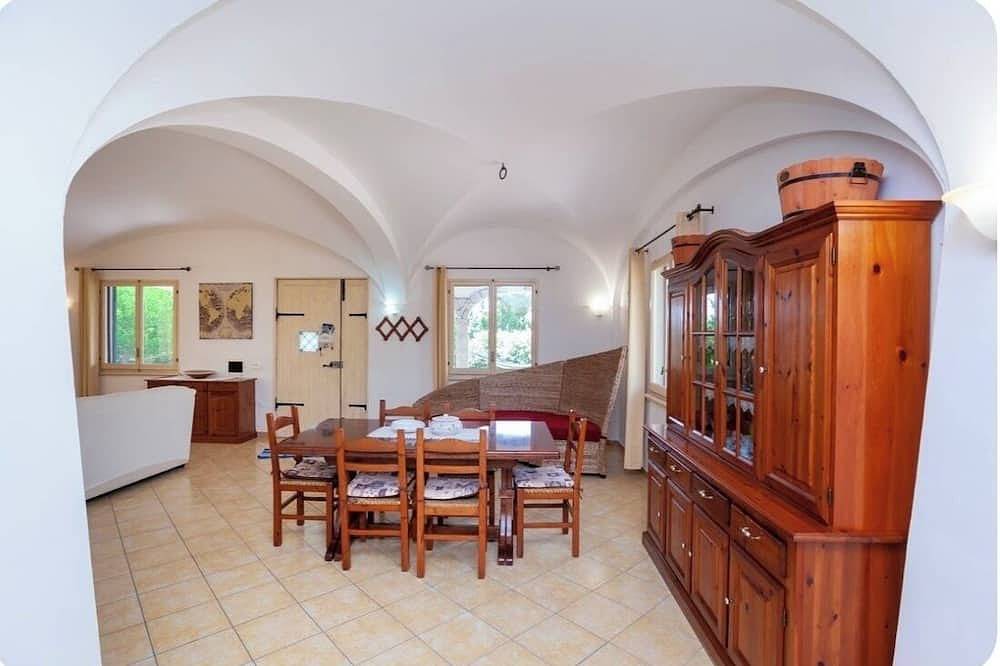 Villa mit privatem Pool, großer Liegewiese, alle mit Meerblick. in Orosei, Nuoro Provinz
