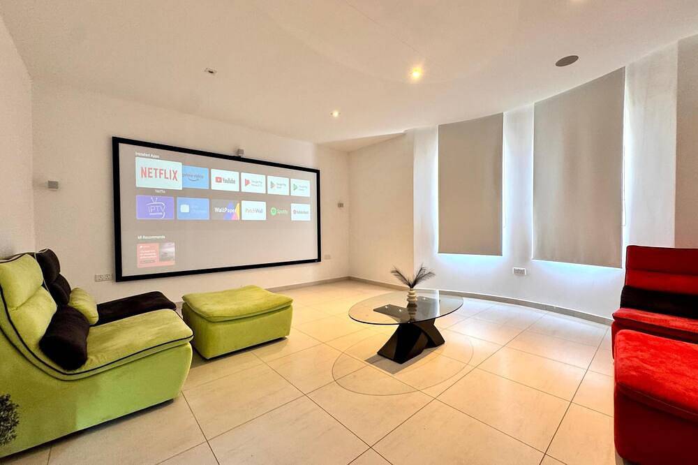 St Julian’s Hillside villa with Pool in Swieqi, Ilha de Malta