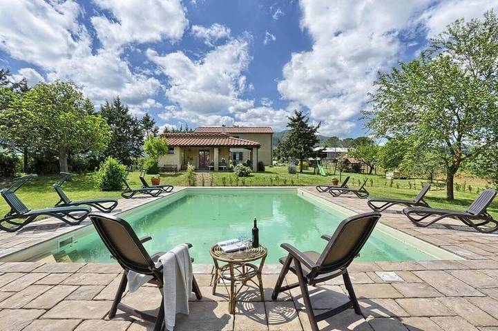 Agriturismo per 20 persone, con piscina e giardino in Pomarance