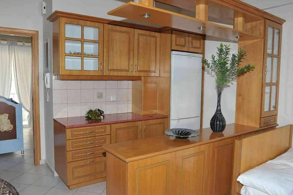 Apartamento entero, 67359 Apartamento a 20 metros de la playa cerca de Nafplion - propiedad antigua Id 462405 in Kiveri, Argólida
