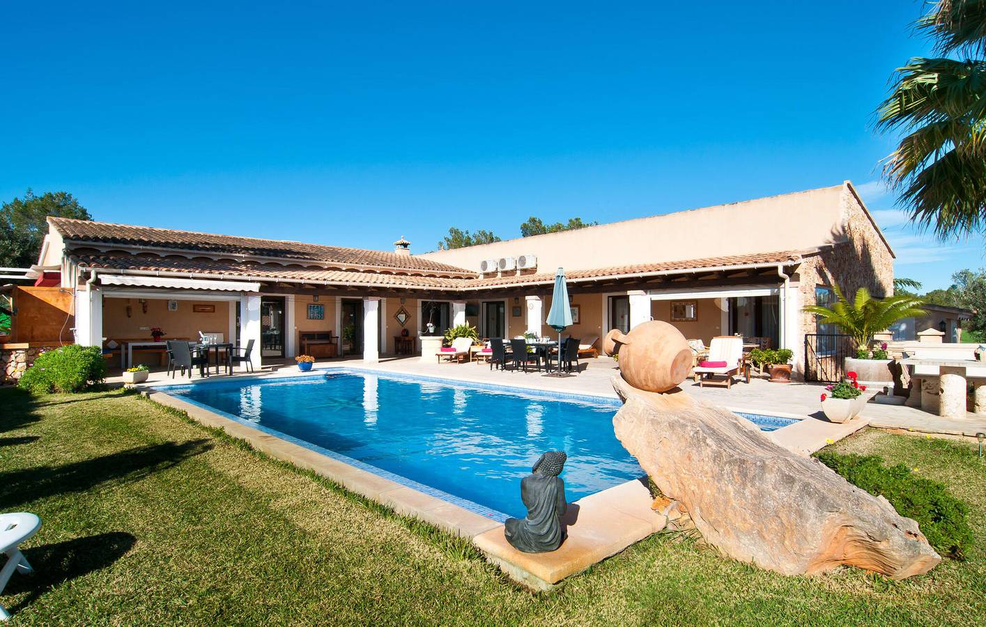 Refugio junto al mar con piscina y terraza, a 2 km de Cala Marçal in Portocolom, Felanitx