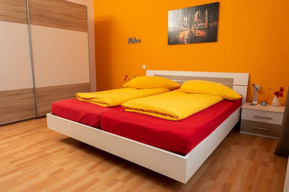 Ganze Wohnung, Große Fewo (ca. 75 m²), ruhig, citynah, Süd-Balkon, kostenfreie Parkplätze, Wifi in Niestetal, Hessisches Bergland