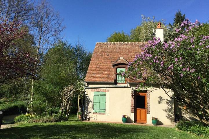 Gîte pour 8 personnes, avec jardin à Triguères