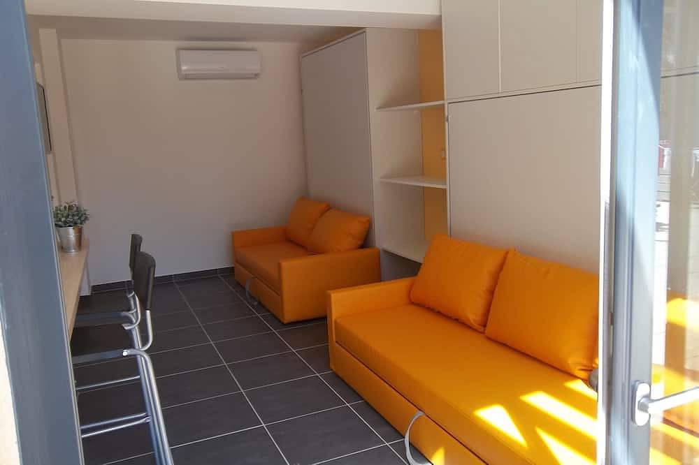 Apartamento entero, Magnificent Studio Presqu'île de Giens, with Terrace (17m2), 50m from the sea   in La Capte, Hyeres