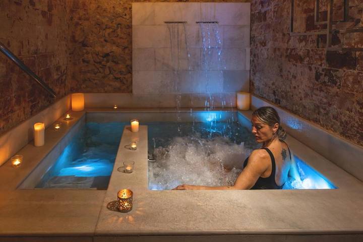 Hotel para 3 personas, con jacuzzi y terraza además de piscina y jardín, Se admiten mascotas - 1